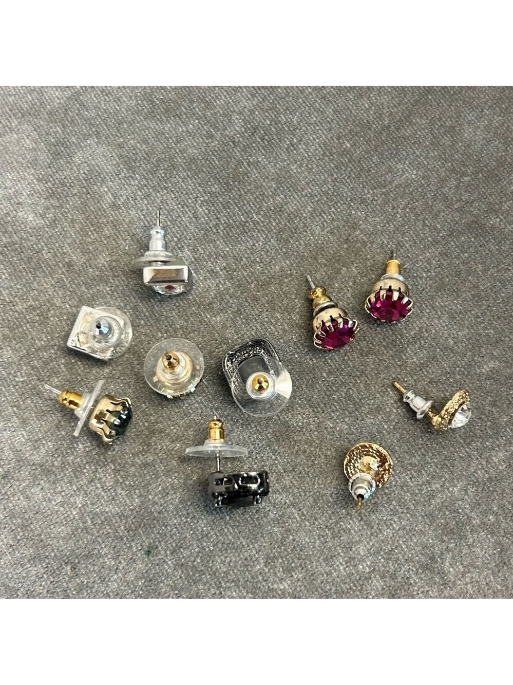 Bundle of small stud earrings - Picture 3 of 4